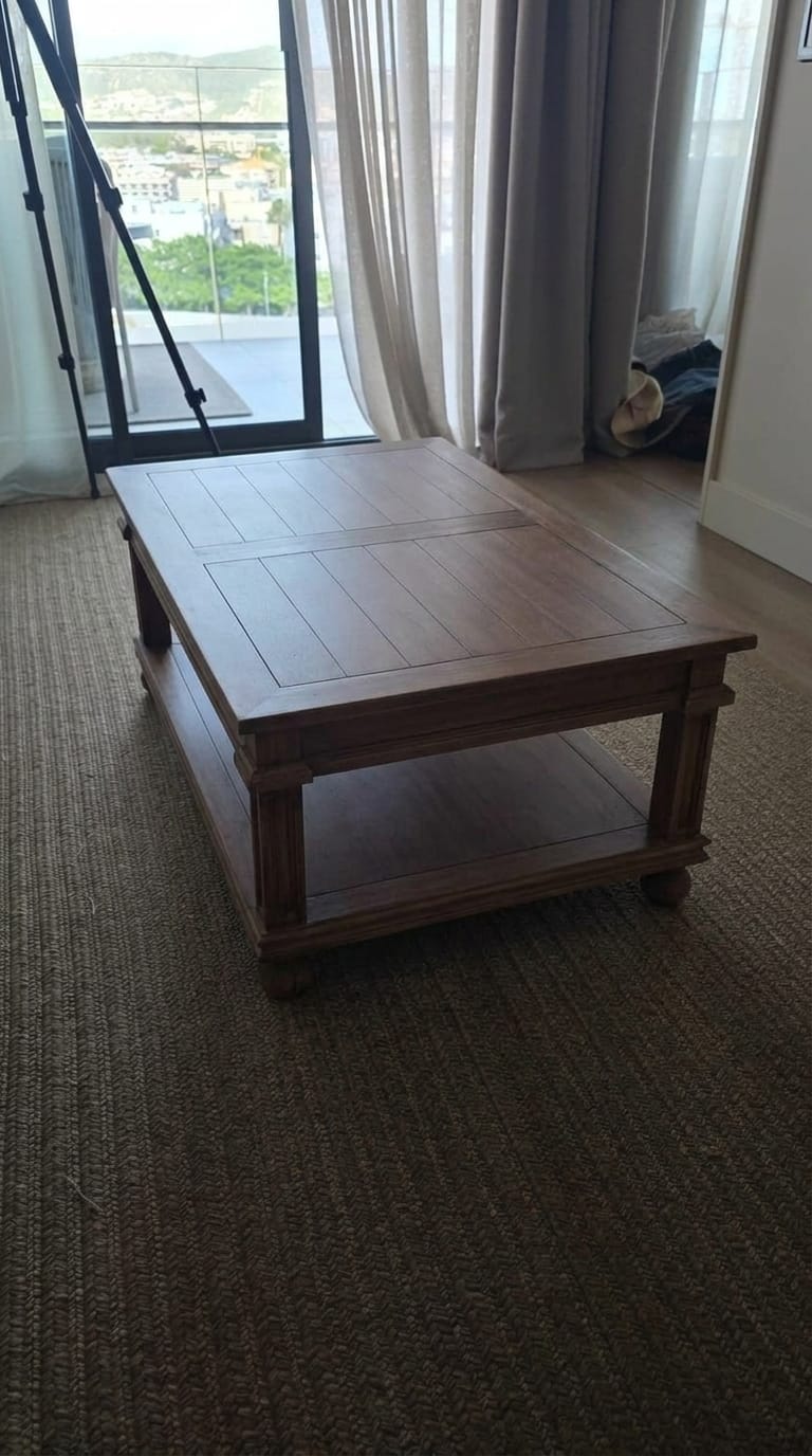 Room after AI coffee table placement